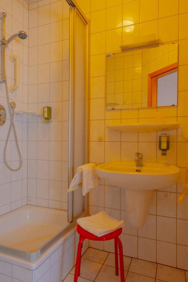 Christliche Gaestehaeuser Weinstrasse Neustadt an der Weinstrasse Ngoại thất bức ảnh