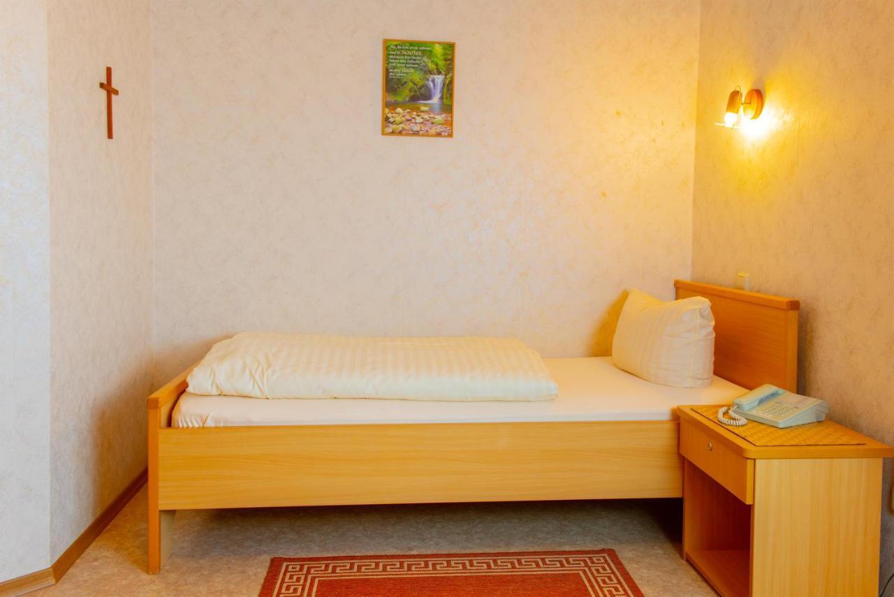 Christliche Gaestehaeuser Weinstrasse Neustadt an der Weinstrasse Ngoại thất bức ảnh
