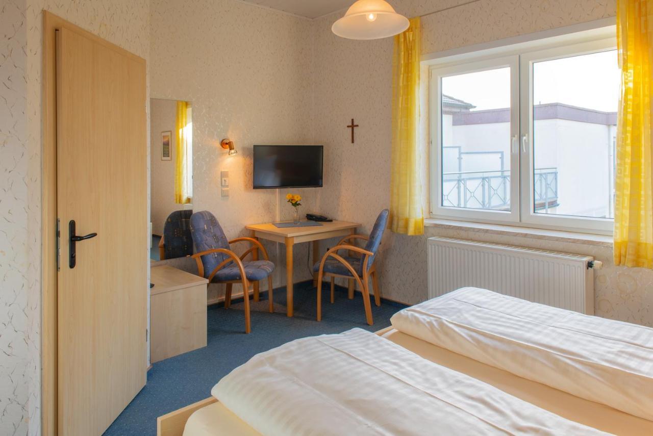 Christliche Gaestehaeuser Weinstrasse Neustadt an der Weinstrasse Ngoại thất bức ảnh