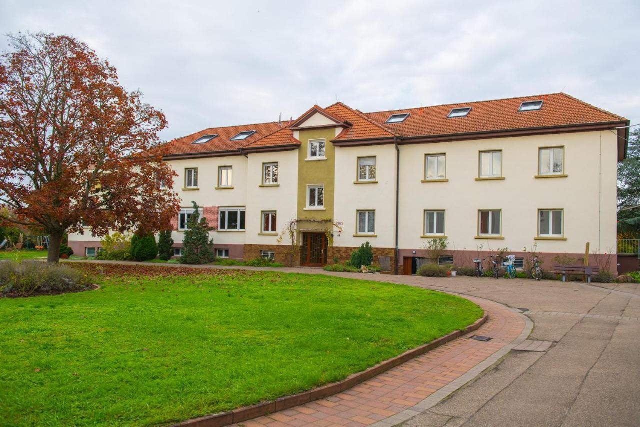 Christliche Gaestehaeuser Weinstrasse Neustadt an der Weinstrasse Ngoại thất bức ảnh