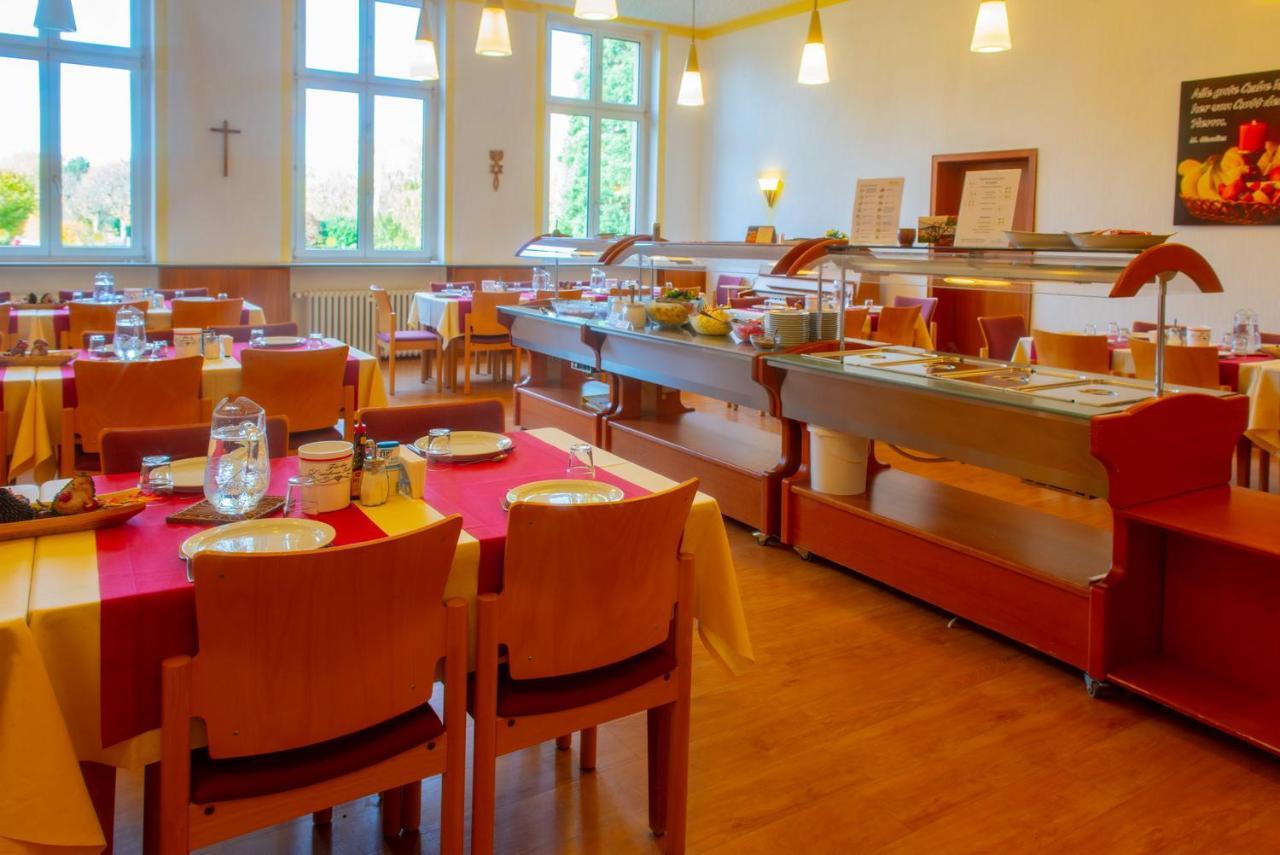 Christliche Gaestehaeuser Weinstrasse Neustadt an der Weinstrasse Ngoại thất bức ảnh
