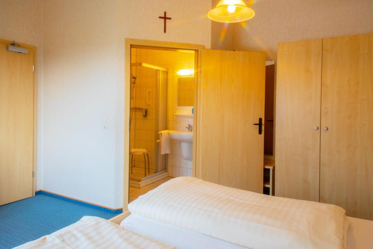 Christliche Gaestehaeuser Weinstrasse Neustadt an der Weinstrasse Ngoại thất bức ảnh