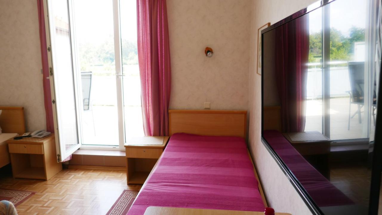 Christliche Gaestehaeuser Weinstrasse Neustadt an der Weinstrasse Ngoại thất bức ảnh